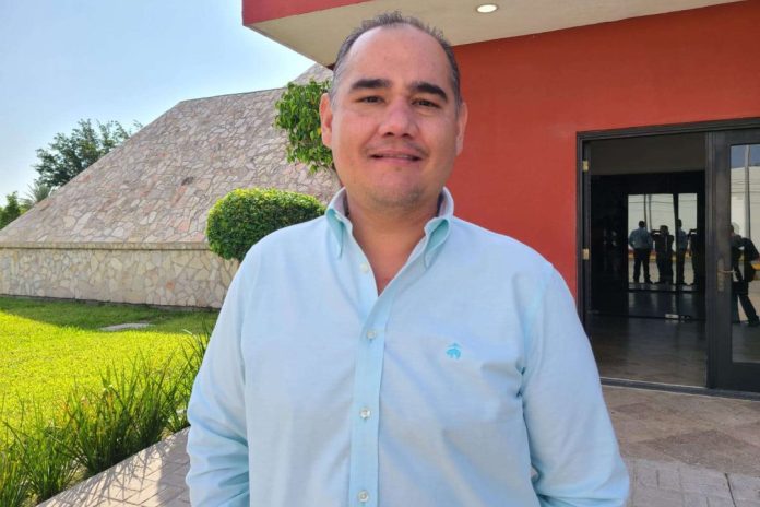 Carlos González, Empresario Gasolinero