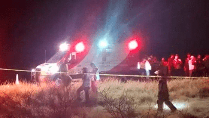 Conductor fallece tras volcar con su camioneta en Coahuila; quedó debajo del vehículo