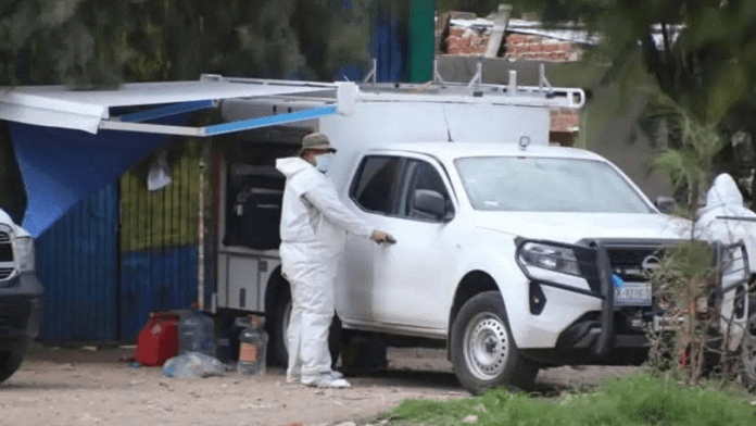 Continúan excavaciones en casa de Irapuato donde hallaron fosa con restos humanos; van 16 cuerpos