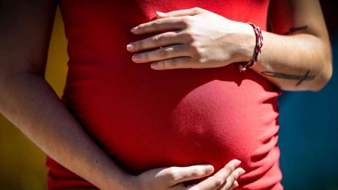 Día de las Madres: Joven de 13 años da a luz en transporte público