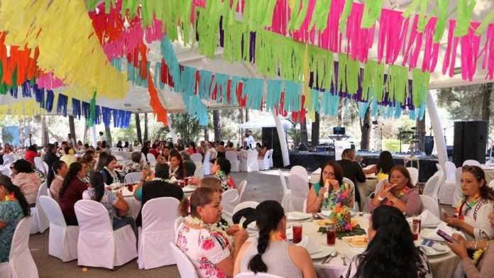 En celebración del día de las madres, hombre termina golpeando a su esposa
