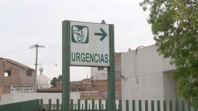 Hombre fue golpeado por dos mujeres y tres hombres en local de hamburguesas en Coahuila