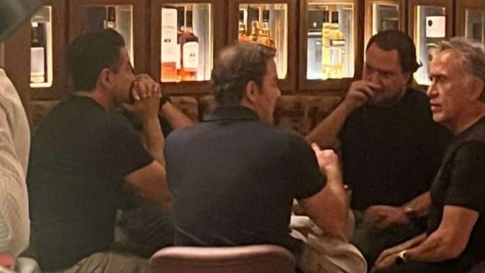Miguel Ángel Yunes y su hijo son vistos en exclusivo bar de Madrid en medio de controversia política