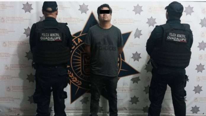 Mujer es golpeada por su esposo tras evitar que el hombre se peleara con los vecinos