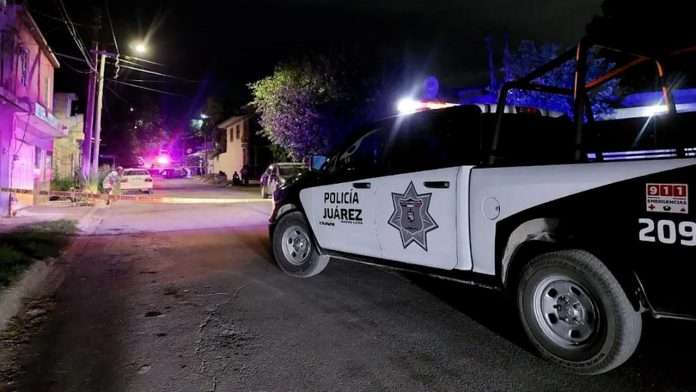 Mujer queda inconsciente tras ser golpeada por su hija en la vía pública; fue detenida