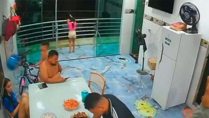 Niña de siete años sufre descarga electrica al jugar en reunión familiar