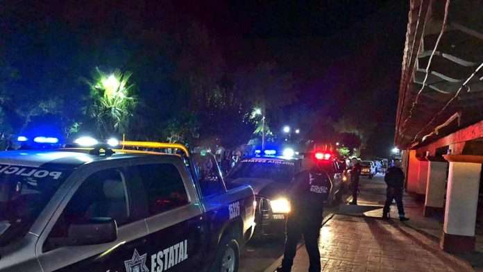 Padre e hijo fueron atacados a balazos; el menor perdió la vida en el lugar