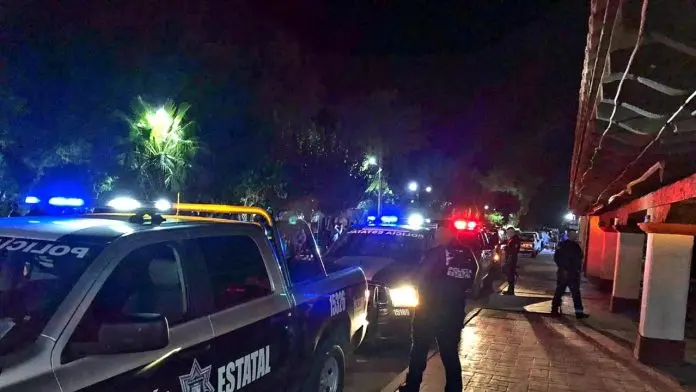 Padre e hijo fueron atacados a balazos; el menor perdió la vida en el lugar