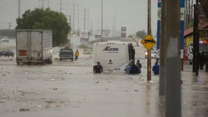 Protección Civil busca a tres personas desaparecidas tras fuertes lluvias en Nuevo León