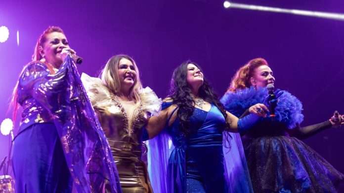 Se desploma escenario previo a presentación de las Grandiosas; hay 7 personas lesionadas