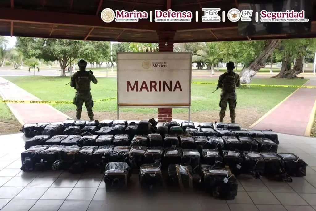Gabinete de Seguridad impidió traslado de 1.28 toneladas kilogramos de cocaína frente a las costas de Michoacán