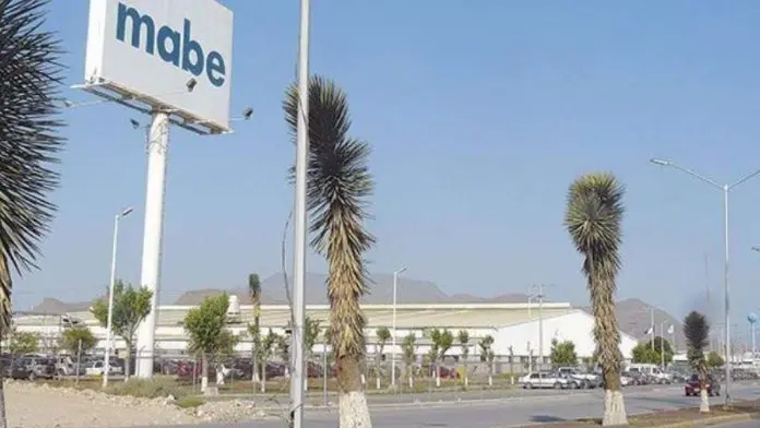 Trabajadora sufre aborto espontáneo en el baño de su trabajo en Coahuila