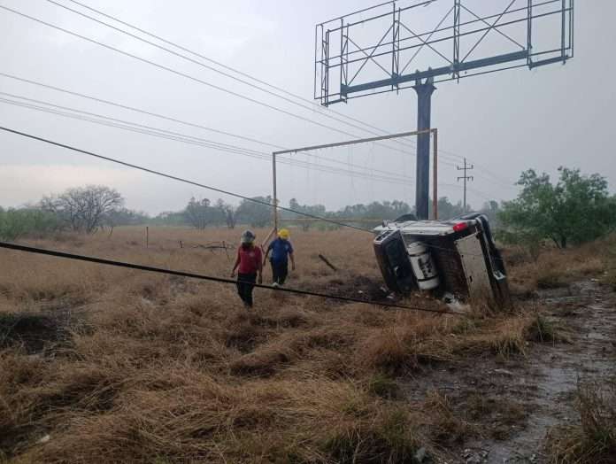 Volcadura en San Juan de Sabinas