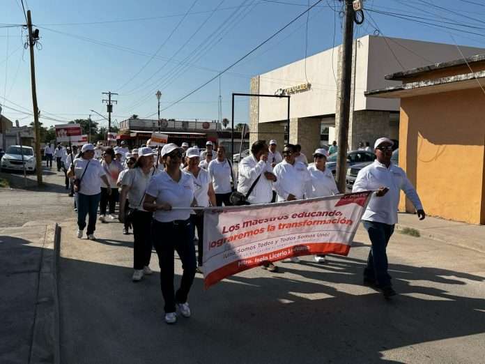 Diversos sindicatos y organizaciones participaron en el desfile del Día del Trabajo en Múzquiz