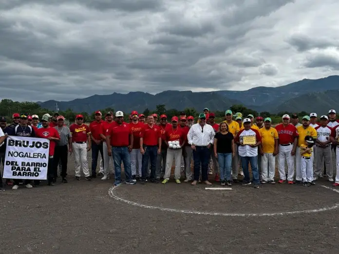 Inicio de temporada de la Liga de Softbol José Apolonio González Moreno en Múzquiz