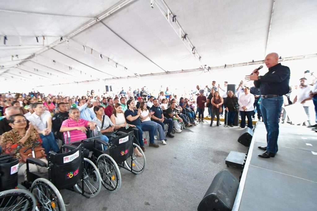 Román Cepeda anuncia obras de pavimentación en la colonia Tierra y Libertad