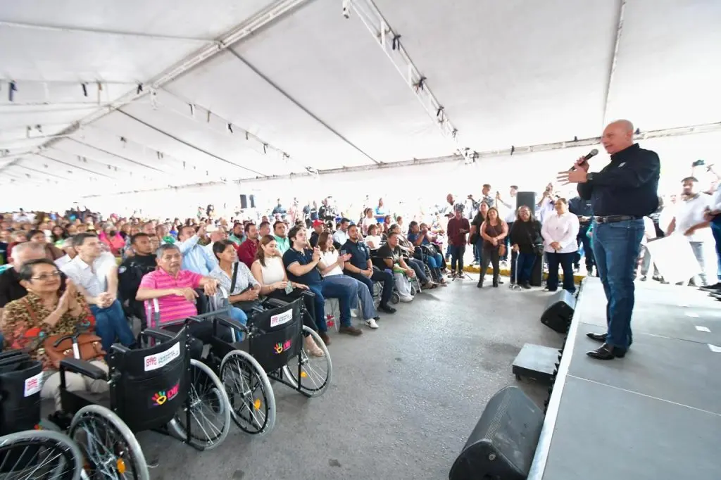 Román Cepeda anuncia obras de pavimentación en la colonia Tierra y Libertad