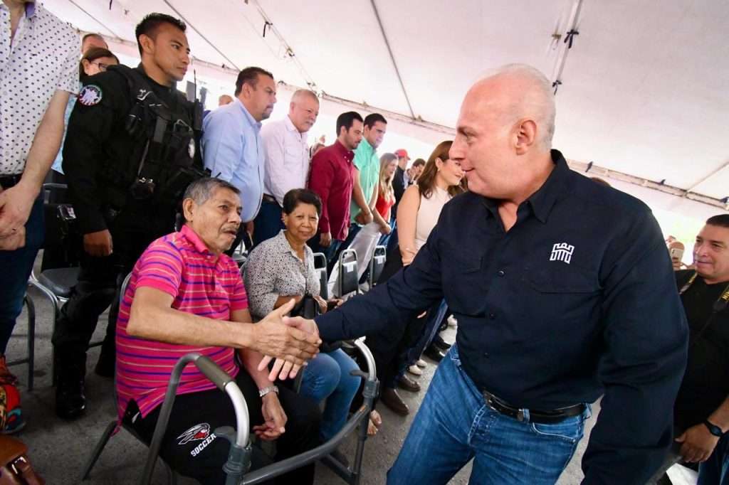 Román Cepeda anuncia obras de pavimentación en la colonia Tierra y Libertad