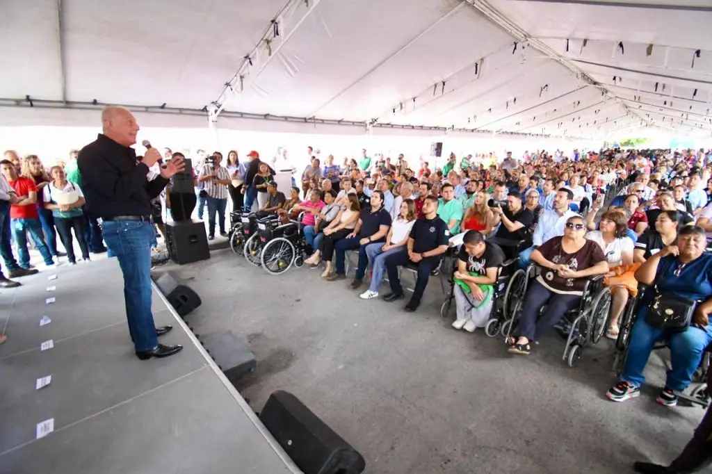 Román Cepeda anuncia obras de pavimentación en la colonia Tierra y Libertad