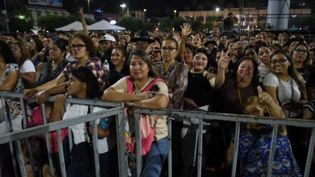 Con gran ambiente en Plaza Mayor, más de 80 mil personas celebran el Día de las Madres