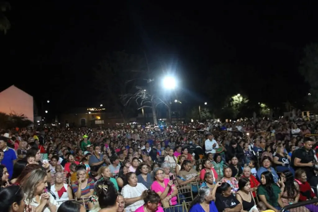 Felicita Manolo Jiménez a las mamás coahuilenses