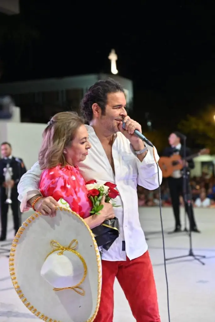 Felicita Manolo Jiménez a las mamás coahuilenses