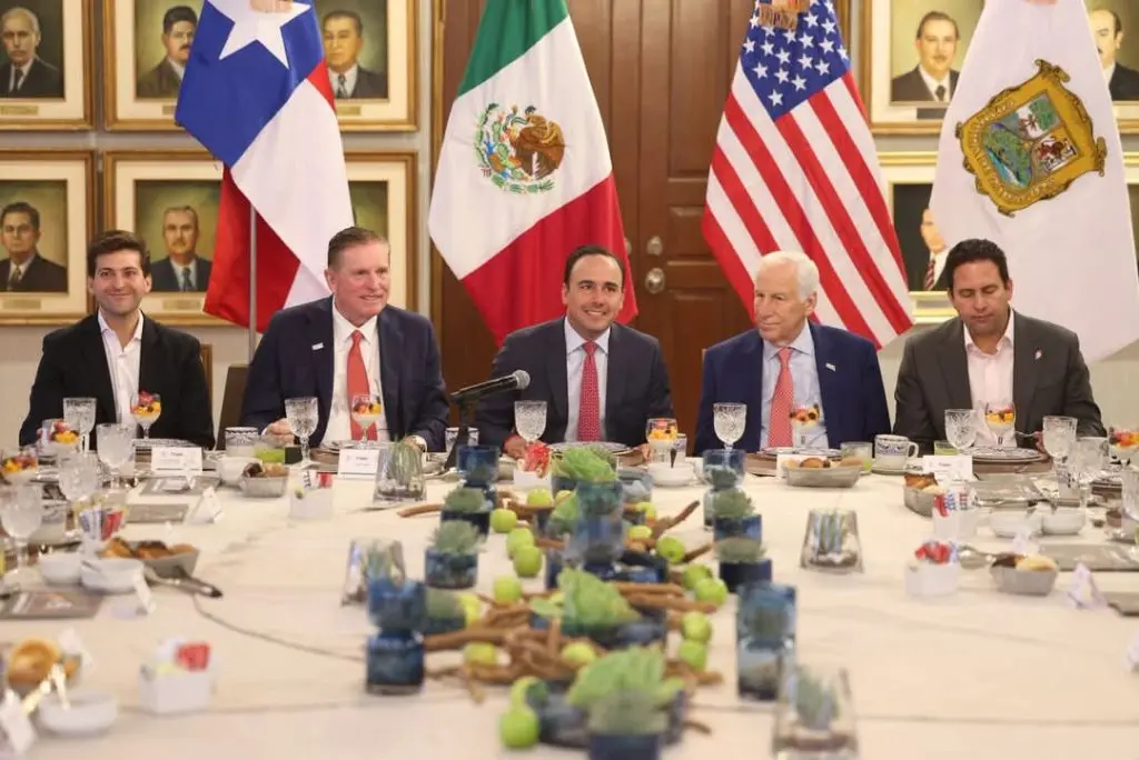 Se reúne Manolo Jiménez con empresarios de Texas en Palacio de Gobierno