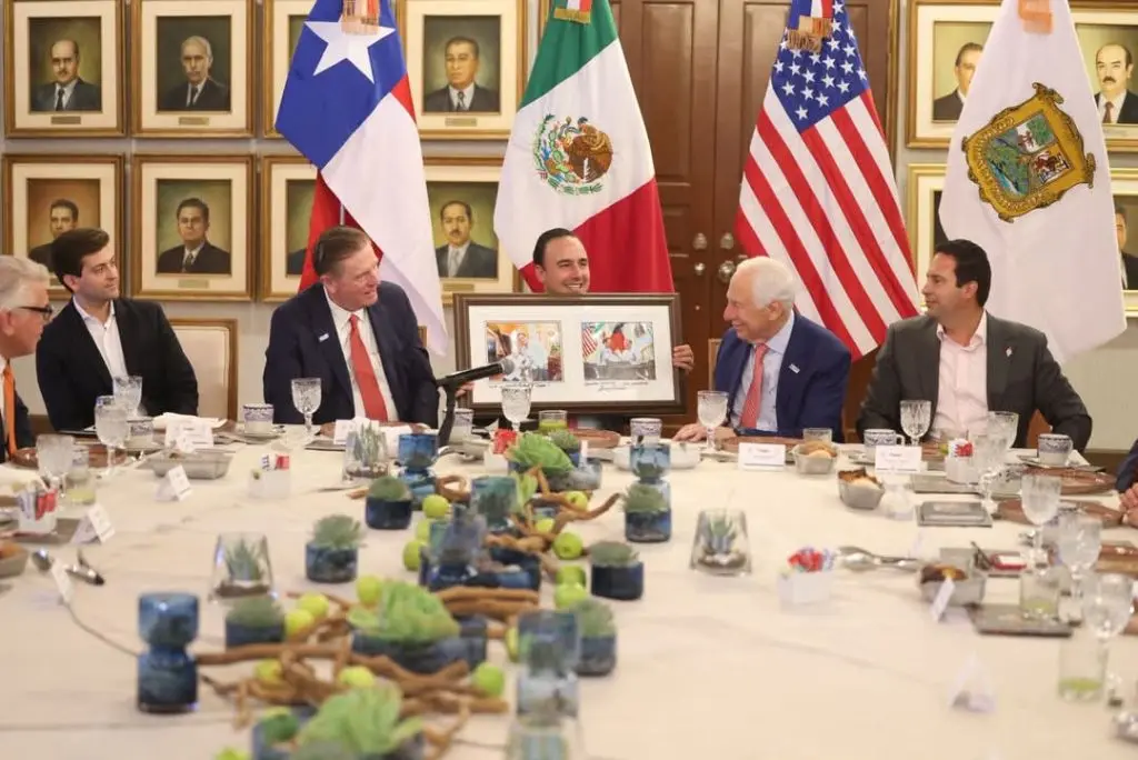 Se reúne Manolo Jiménez con empresarios de Texas en Palacio de Gobierno