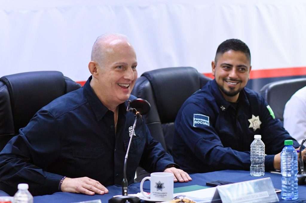 Román Cepeda entrega patrullas a municipios de Coahuila