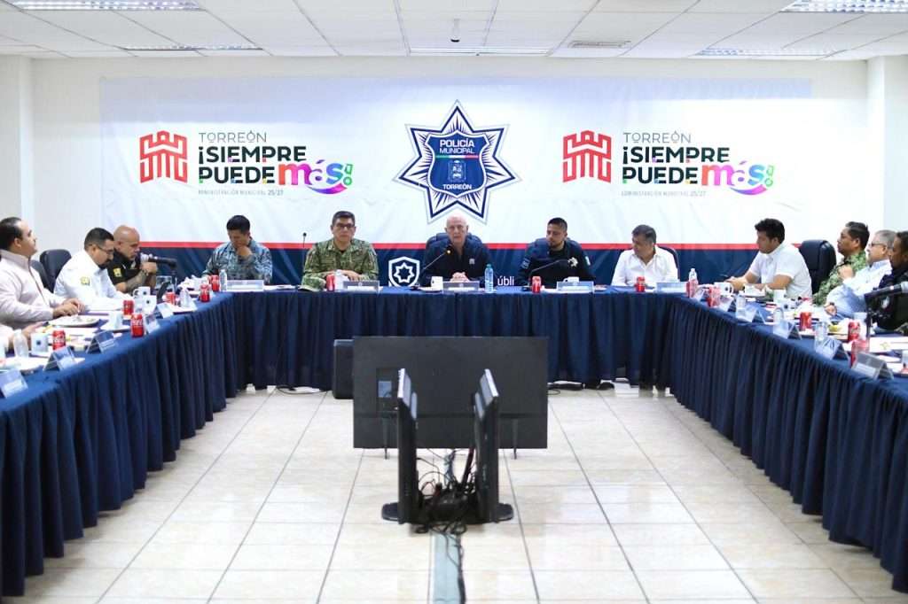 Román Cepeda entrega patrullas a municipios de Coahuila
