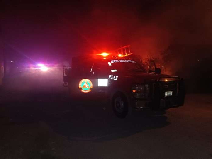 Protección Civil de Palaú atiende incendio de pastizal en lote baldío