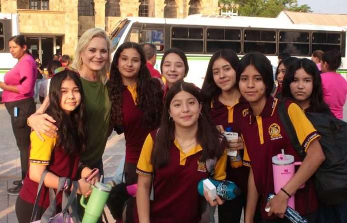 Más de 70 estudiantes de Múzquiz viajan a Saltillo para participar en la Olimpiada Estatal del Deporte