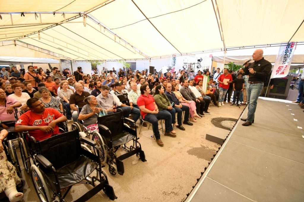 Román Cepeda inicia la construcción de un parque público en Los Agaves