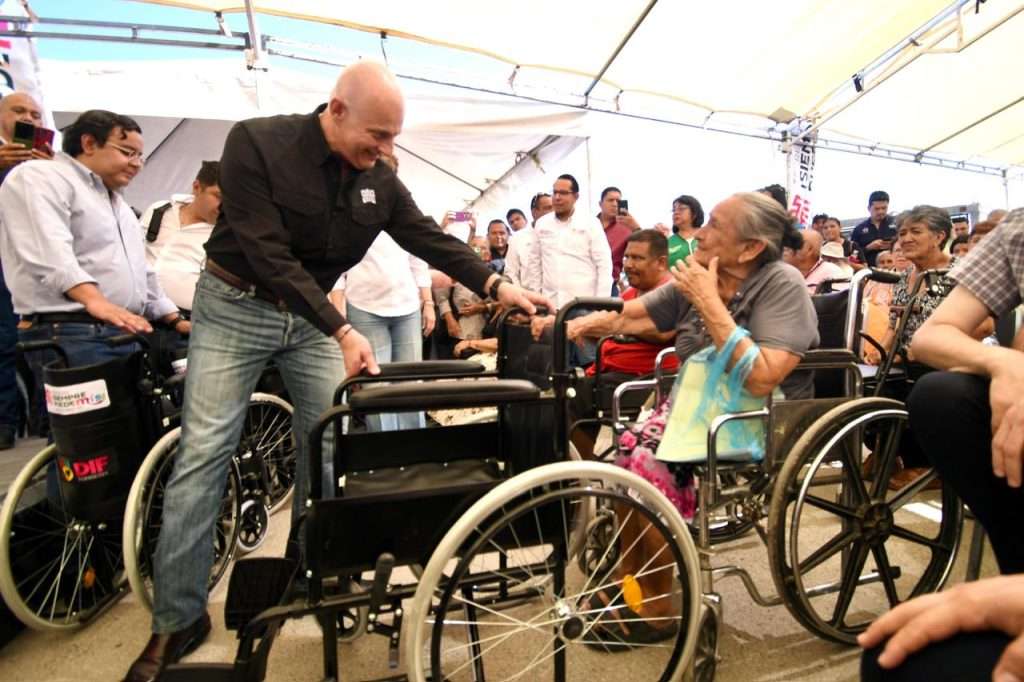 Román Cepeda inicia la construcción de un parque público en Los Agaves