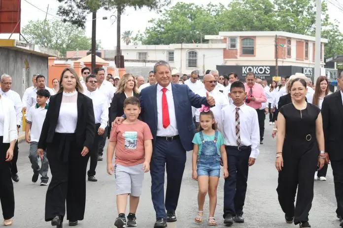 Encabeza Óscar Ríos Ramírez desfile conmemorativo del 5 de mayo