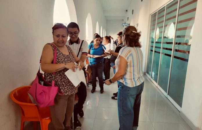 Inicia Desarrollo Social recepción de documentos para becas