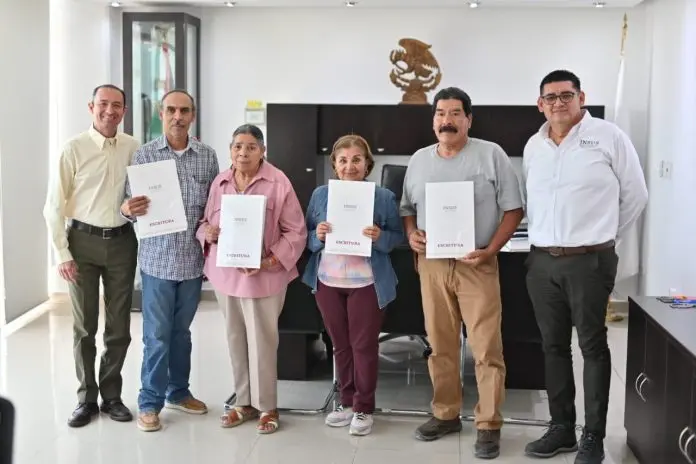 Brinda municipio certeza jurídica a familias acuñenses