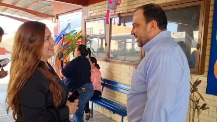 Presentan trabajadora manual en la primaria 