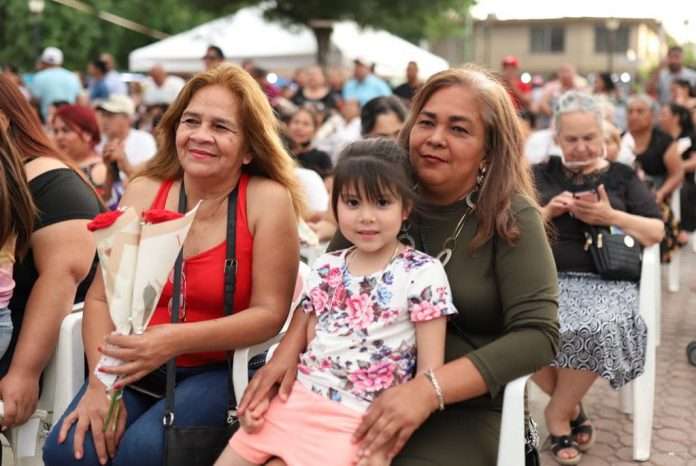 Todo listo para celebrar a mamá en Acuña