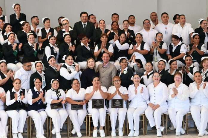 Celebra municipio día de la enfermería