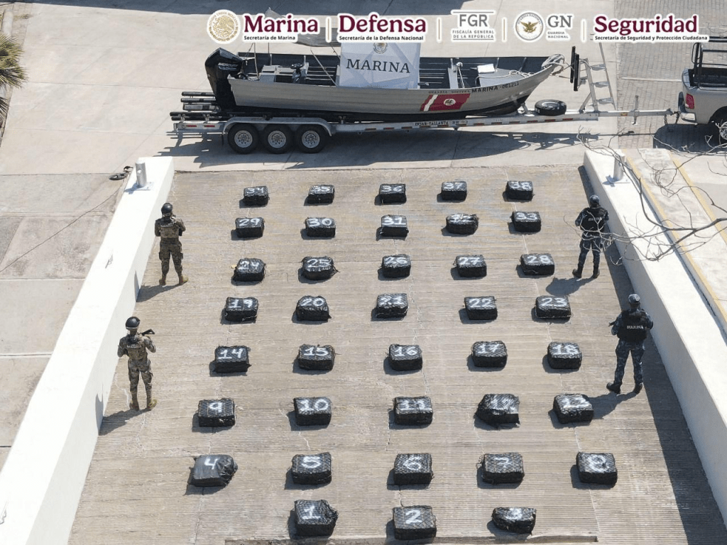 Gabinete de Seguridad asegura 1500 kilogramos de cocaína frente a las costas de Jalisco