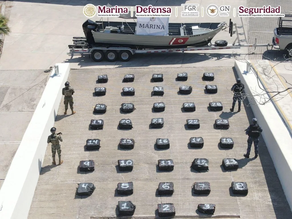 Gabinete de Seguridad asegura 1500 kilogramos de cocaína frente a las costas de Jalisco