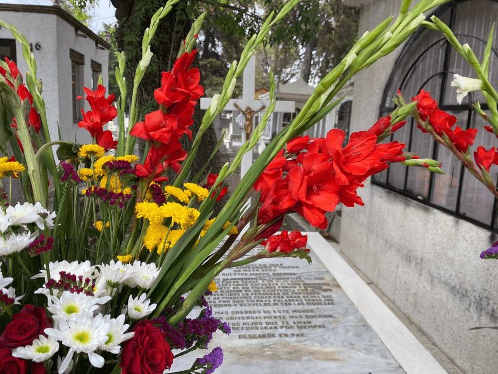 Floristas se instalan en Monclova para atender demanda del Día de las Madres