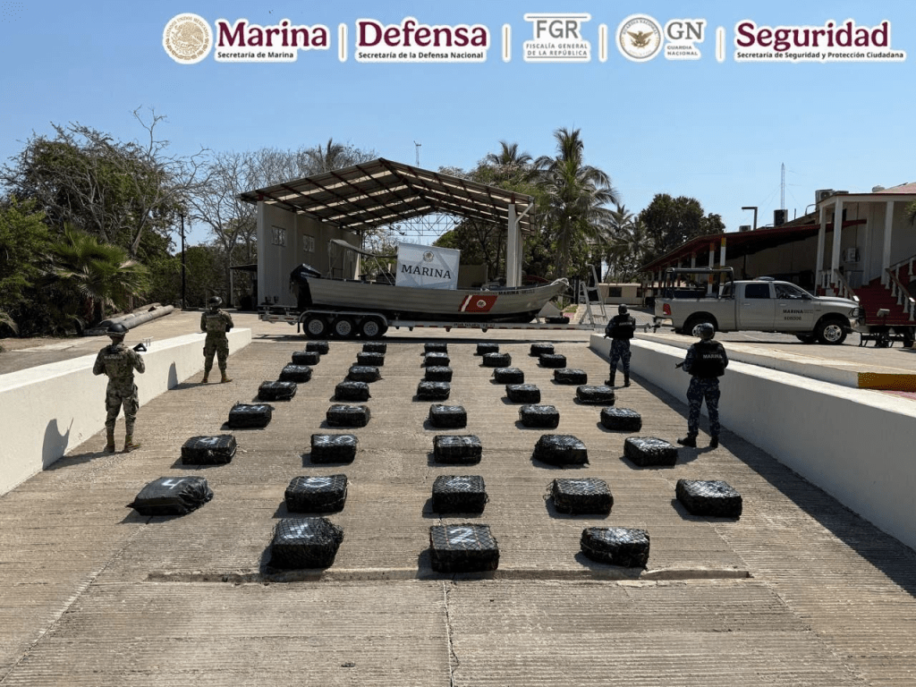 Gabinete de Seguridad asegura 1500 kilogramos de cocaína frente a las costas de Jalisco