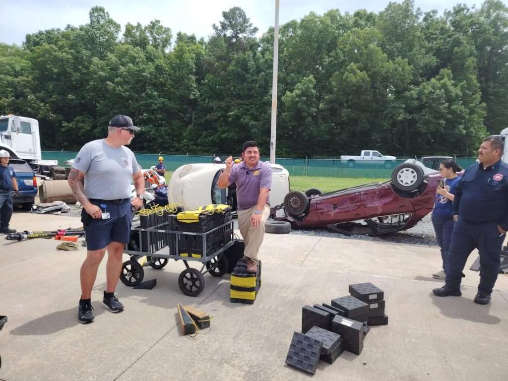 Elementos de Protección Civil y Bomberos se capacitan en Carolina del Norte en materia de incendios