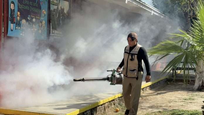 La Jurisdicción Sanitaria No. 3 continúa con la fumigación en escuelas de Sabinas y Múzquiz