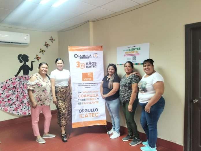Mujeres de Palau se capacitan en pedicure para emprender con estilo”