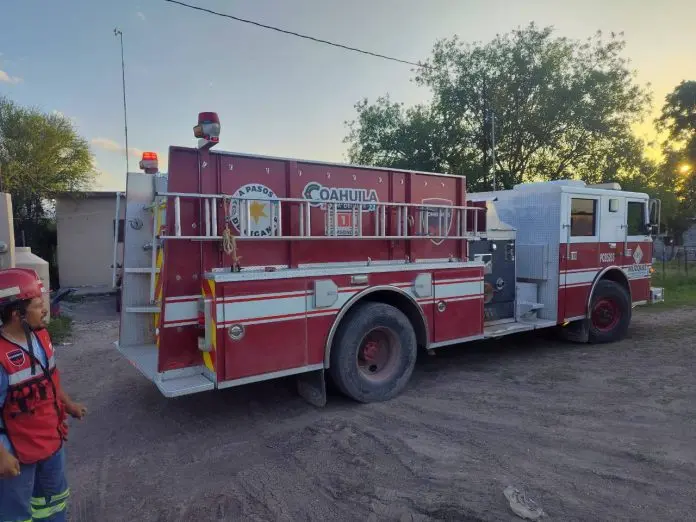 Bomberos de Múzquiz rescataron con éxito a un cachorro que cayó en una noria en el Ejido Nogalitos