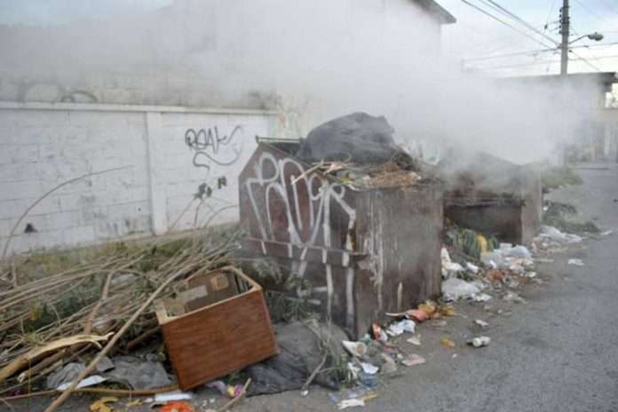Incendios en lotes baldíos y contenedores se mantienen constantes en Monclova