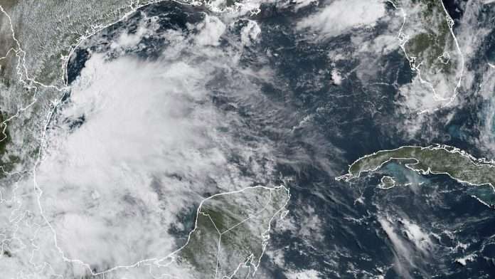 Tormentas tropicales Barry y Flossie se desarrollan frente a México